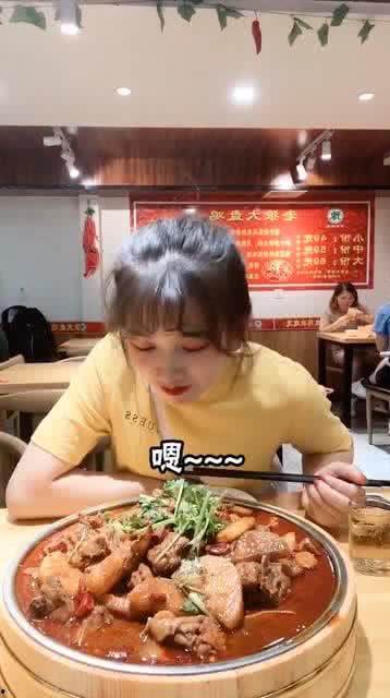女子相亲吃瓜  第2张